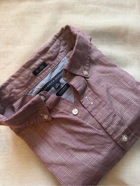 Tommy Hilfiger Men's Mauve Plaid Button-Down Shirt